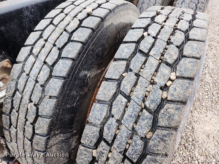 image for item MW9554 2009 Mack GU713  semi truck