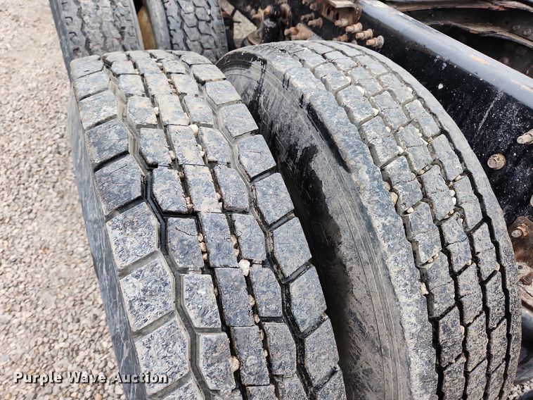 image for item MW9554 2009 Mack GU713  semi truck