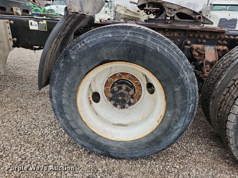 image for item MW9554 2009 Mack GU713  semi truck