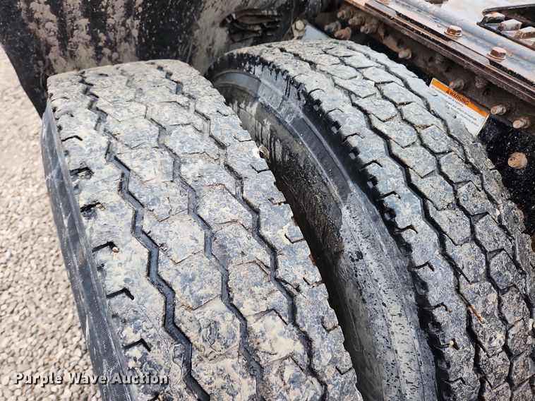 image for item MW9554 2009 Mack GU713  semi truck