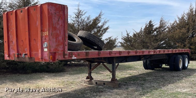 image for item MY9062 1969 Fruehauf  Flatbed trailer