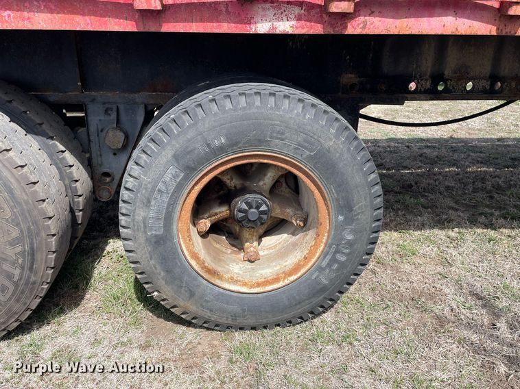 image for item MY9062 1969 Fruehauf  Flatbed trailer
