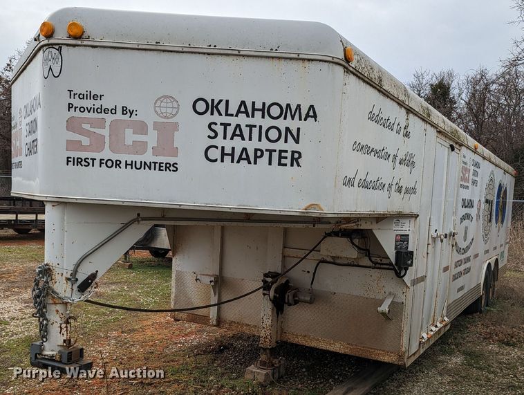 image for item DL1004 2004 WW  enclosed cargo trailer