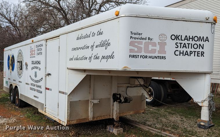 image for item DL1004 2004 WW  enclosed cargo trailer