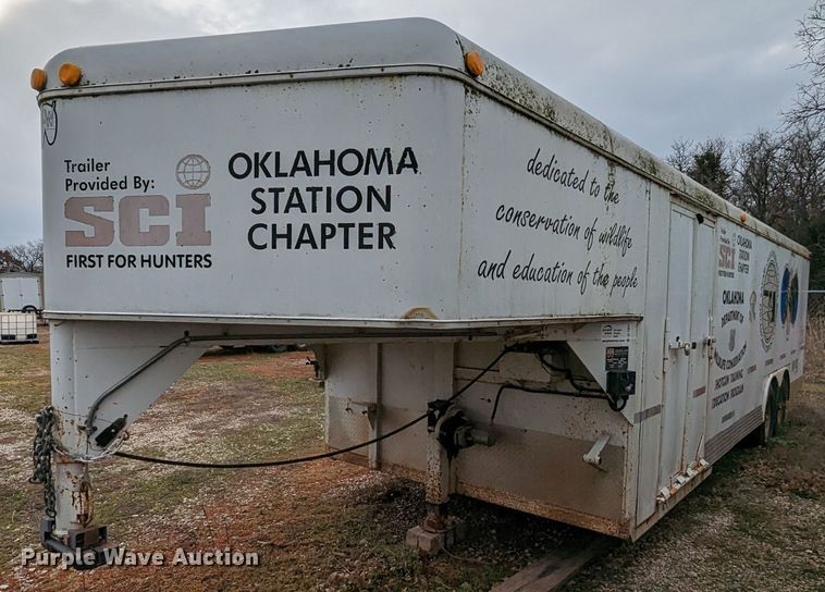 image for item DL1004 2004 WW  enclosed cargo trailer