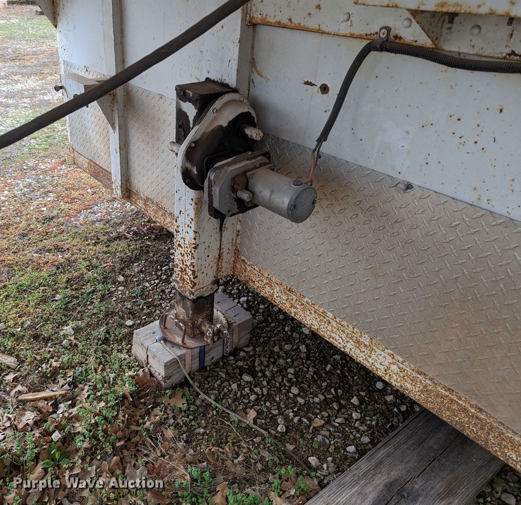 image for item DL1004 2004 WW  enclosed cargo trailer