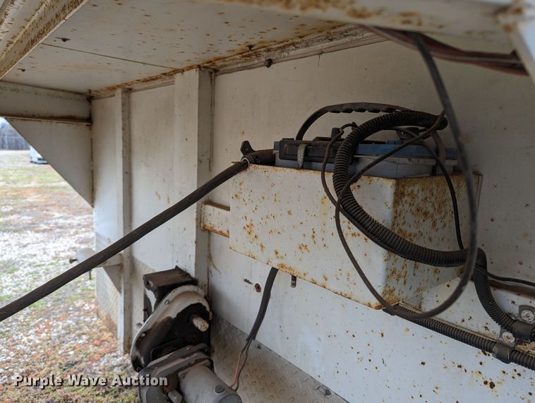 image for item DL1004 2004 WW  enclosed cargo trailer