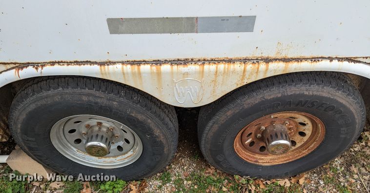 image for item DL1004 2004 WW  enclosed cargo trailer