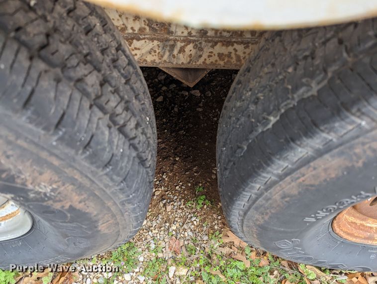 image for item DL1004 2004 WW  enclosed cargo trailer