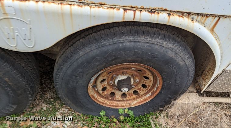 image for item DL1004 2004 WW  enclosed cargo trailer