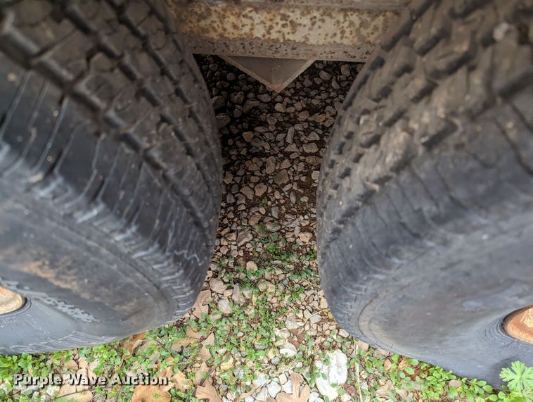 image for item DL1004 2004 WW  enclosed cargo trailer