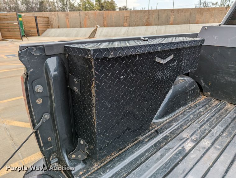 image for item DR6871 2017  Chevrolet Silverado 1500  Double Cab pickup truck