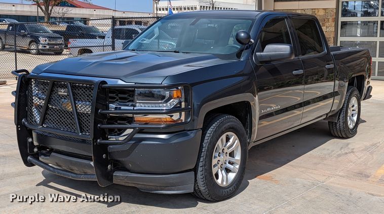 image for item DR6876 2017  Chevrolet Silverado 1500  Crew Cab pickup truck