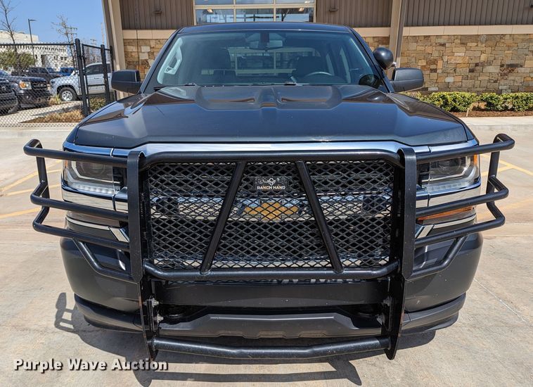 image for item DR6876 2017  Chevrolet Silverado 1500  Crew Cab pickup truck