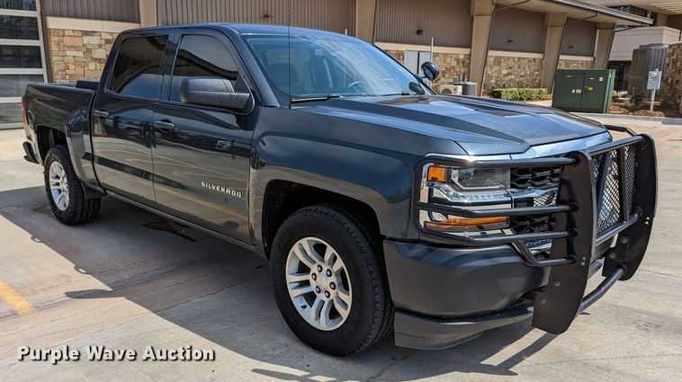 image for item DR6876 2017  Chevrolet Silverado 1500  Crew Cab pickup truck