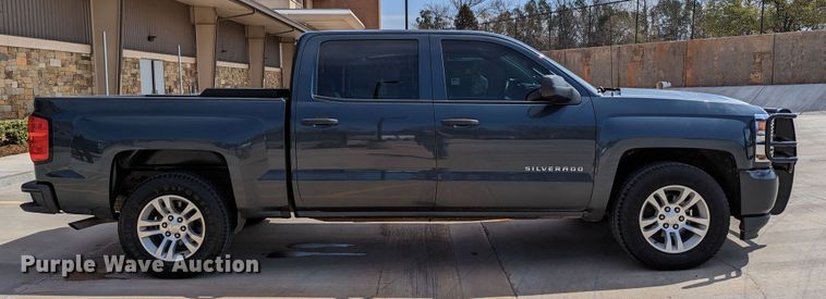 image for item DR6876 2017  Chevrolet Silverado 1500  Crew Cab pickup truck