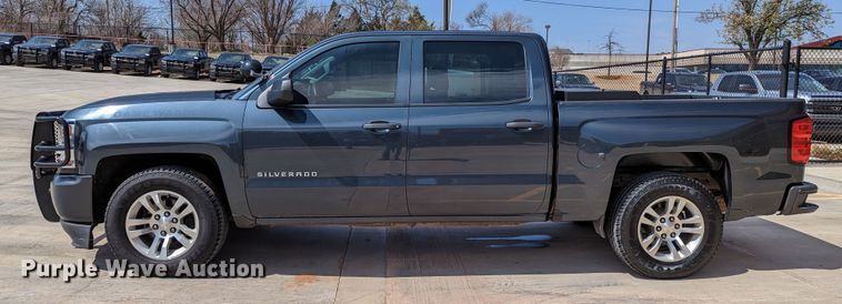 image for item DR6876 2017  Chevrolet Silverado 1500  Crew Cab pickup truck