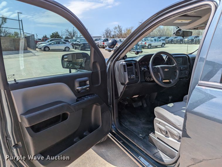 image for item DR6876 2017  Chevrolet Silverado 1500  Crew Cab pickup truck