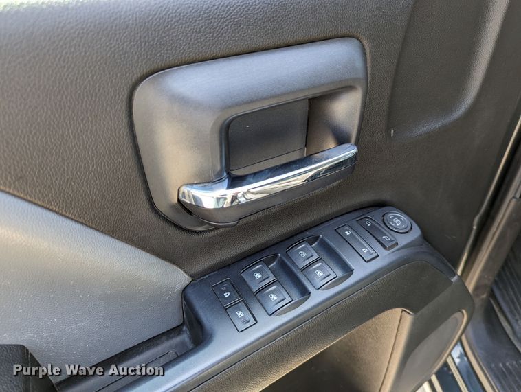 image for item DR6876 2017  Chevrolet Silverado 1500  Crew Cab pickup truck