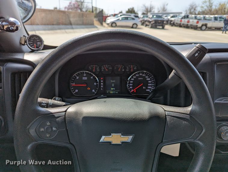 image for item DR6876 2017  Chevrolet Silverado 1500  Crew Cab pickup truck