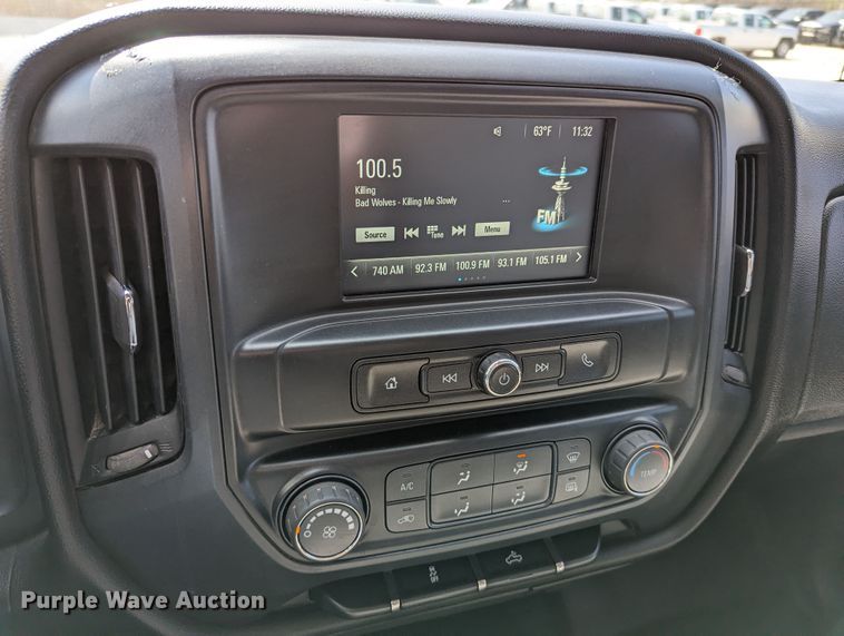 image for item DR6876 2017  Chevrolet Silverado 1500  Crew Cab pickup truck