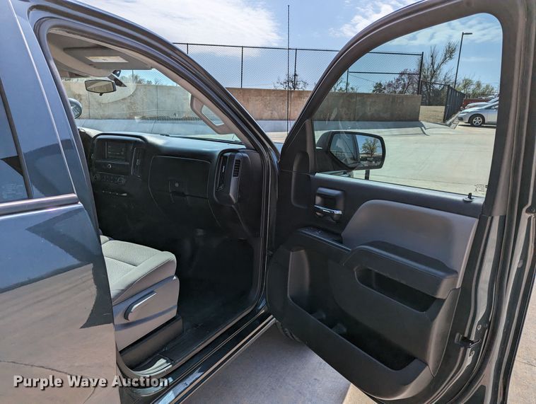 image for item DR6876 2017  Chevrolet Silverado 1500  Crew Cab pickup truck