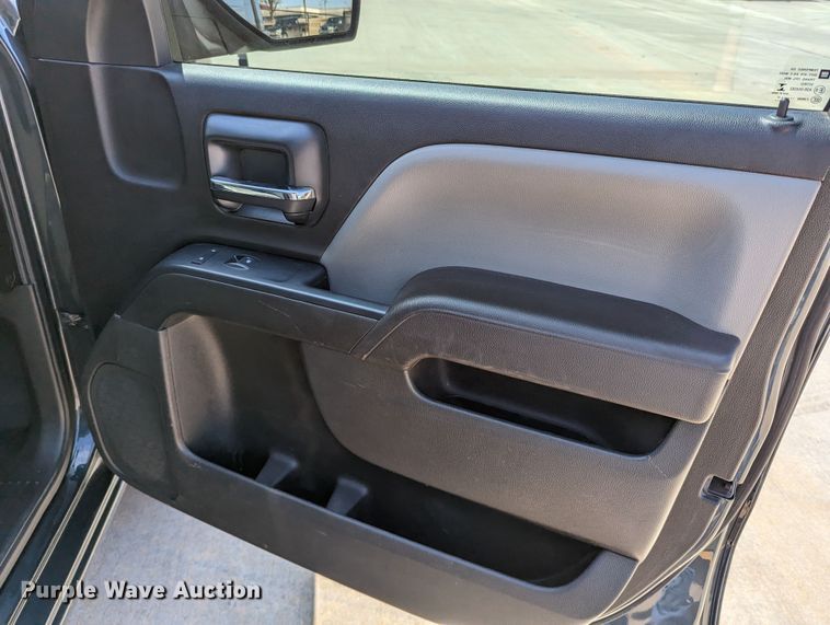 image for item DR6876 2017  Chevrolet Silverado 1500  Crew Cab pickup truck