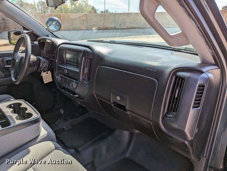 image for item DR6876 2017  Chevrolet Silverado 1500  Crew Cab pickup truck