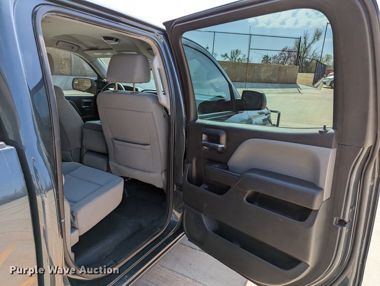 image for item DR6876 2017  Chevrolet Silverado 1500  Crew Cab pickup truck