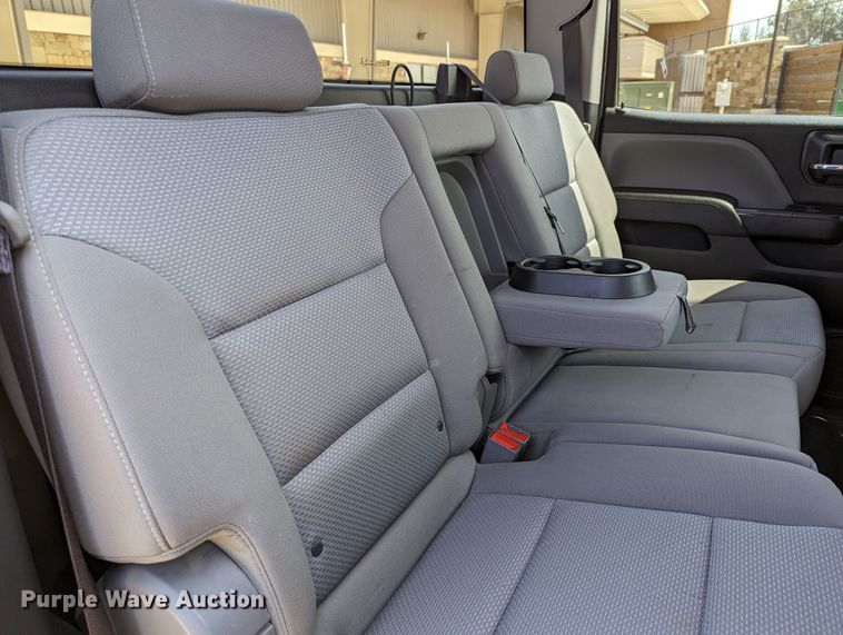 image for item DR6876 2017  Chevrolet Silverado 1500  Crew Cab pickup truck