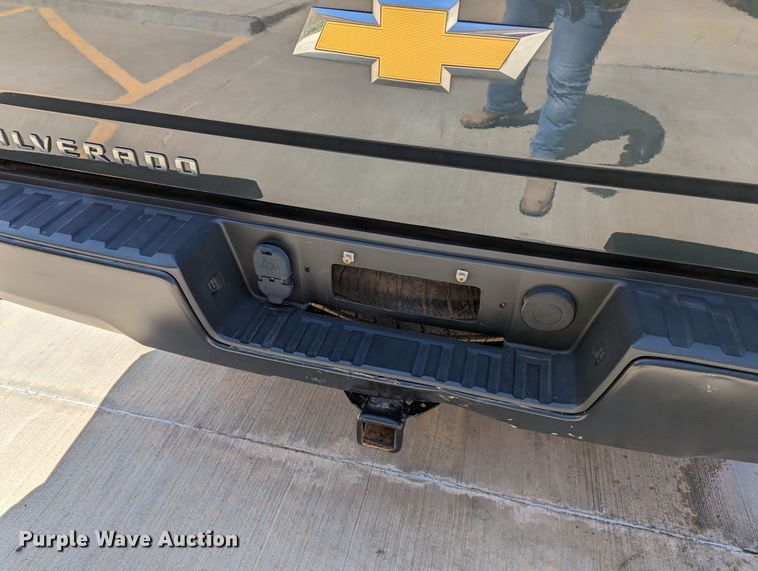 image for item DR6876 2017  Chevrolet Silverado 1500  Crew Cab pickup truck