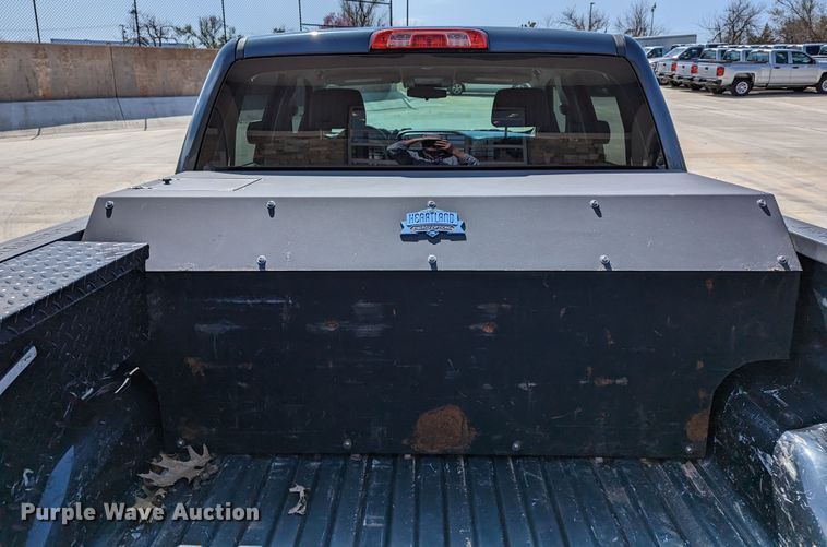 image for item DR6876 2017  Chevrolet Silverado 1500  Crew Cab pickup truck