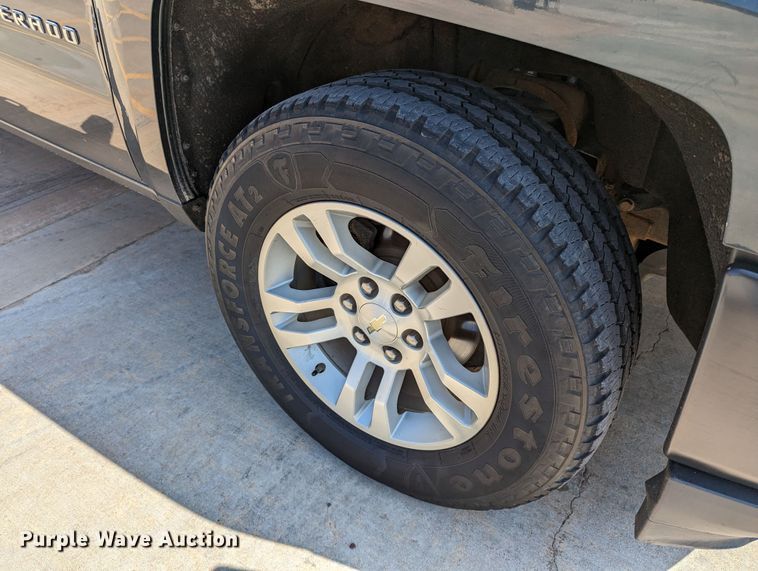 image for item DR6876 2017  Chevrolet Silverado 1500  Crew Cab pickup truck