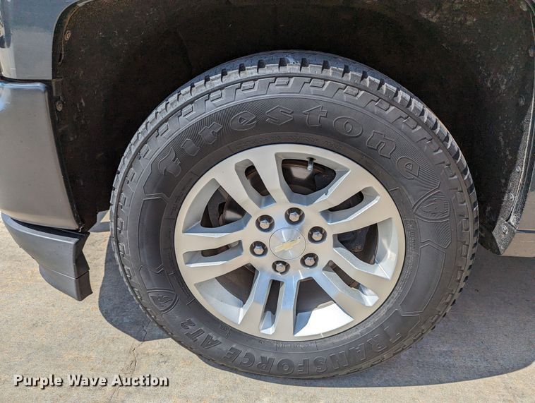 image for item DR6876 2017  Chevrolet Silverado 1500  Crew Cab pickup truck