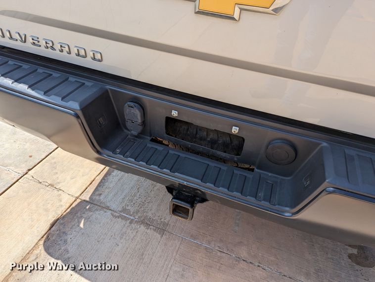 image for item DR6883 2017 Chevrolet Silverado  1500  Double Cab pickup truck