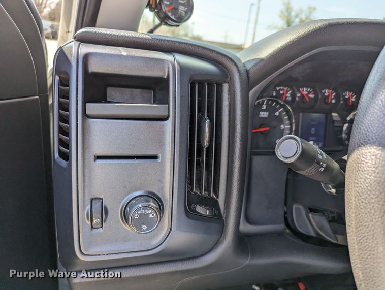 image for item DR6887 2015 Chevrolet Silverado 1500  Crew Cab pickup truck