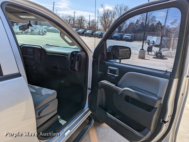 image for item DR6887 2015 Chevrolet Silverado 1500  Crew Cab pickup truck