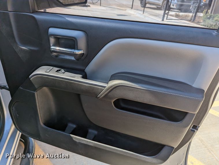 image for item DR6887 2015 Chevrolet Silverado 1500  Crew Cab pickup truck