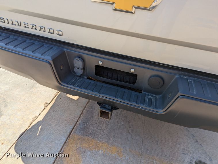 image for item DR6887 2015 Chevrolet Silverado 1500  Crew Cab pickup truck