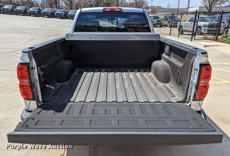 image for item DR6887 2015 Chevrolet Silverado 1500  Crew Cab pickup truck