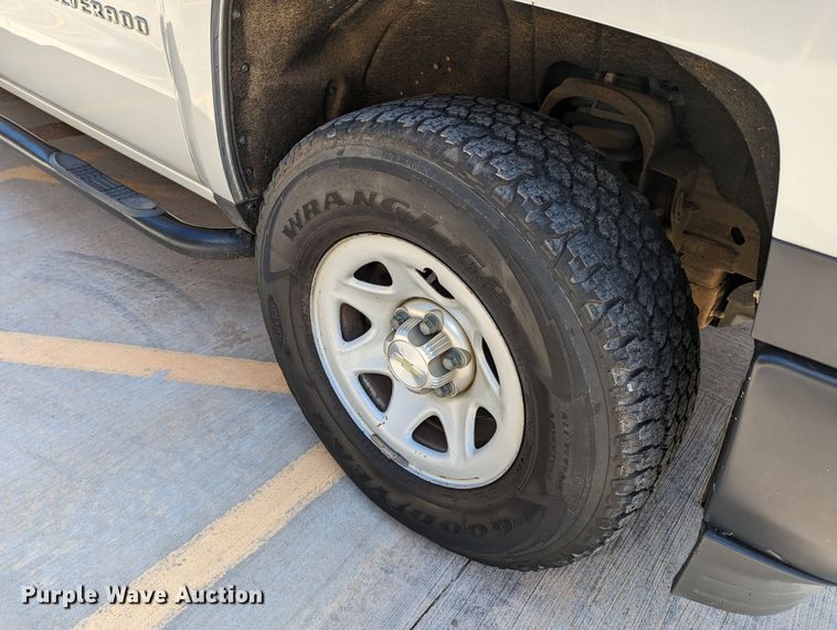 image for item DR6887 2015 Chevrolet Silverado 1500  Crew Cab pickup truck