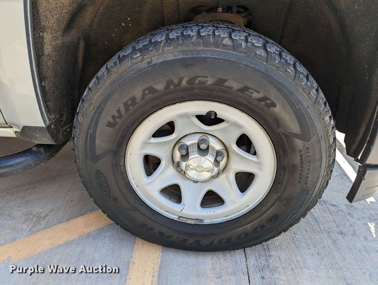 image for item DR6887 2015 Chevrolet Silverado 1500  Crew Cab pickup truck