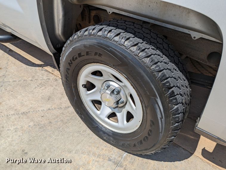 image for item DR6887 2015 Chevrolet Silverado 1500  Crew Cab pickup truck