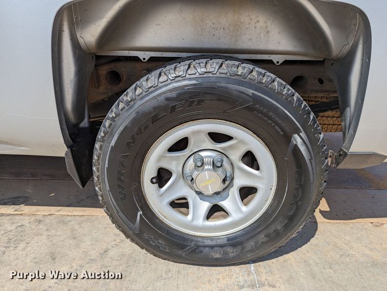 image for item DR6887 2015 Chevrolet Silverado 1500  Crew Cab pickup truck