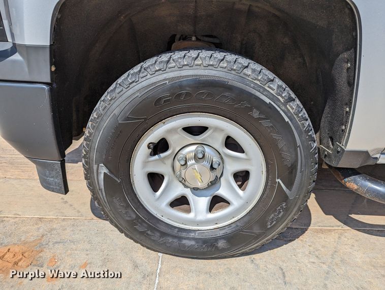 image for item DR6887 2015 Chevrolet Silverado 1500  Crew Cab pickup truck