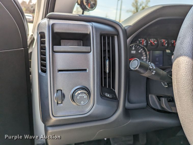 image for item DR6888 2016 Chevrolet Silverado 1500  Crew Cab pickup truck