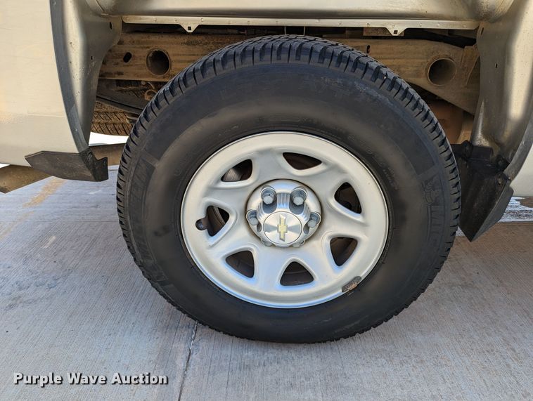 image for item DR6888 2016 Chevrolet Silverado 1500  Crew Cab pickup truck