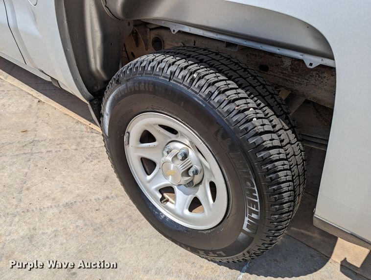 image for item DR6888 2016 Chevrolet Silverado 1500  Crew Cab pickup truck