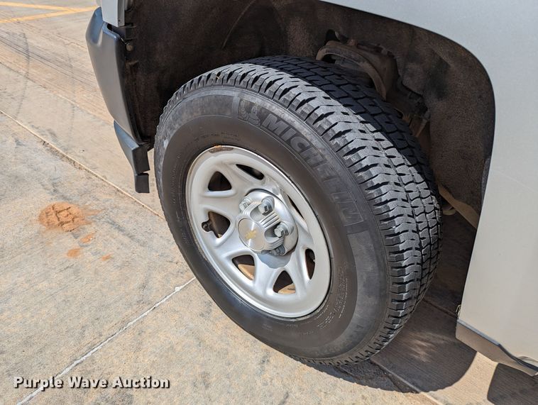 image for item DR6888 2016 Chevrolet Silverado 1500  Crew Cab pickup truck