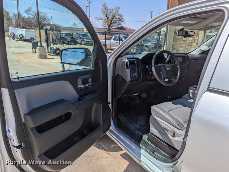 image for item DR6889 2017 Chevrolet Silverado 1500  Crew Cab pickup truck